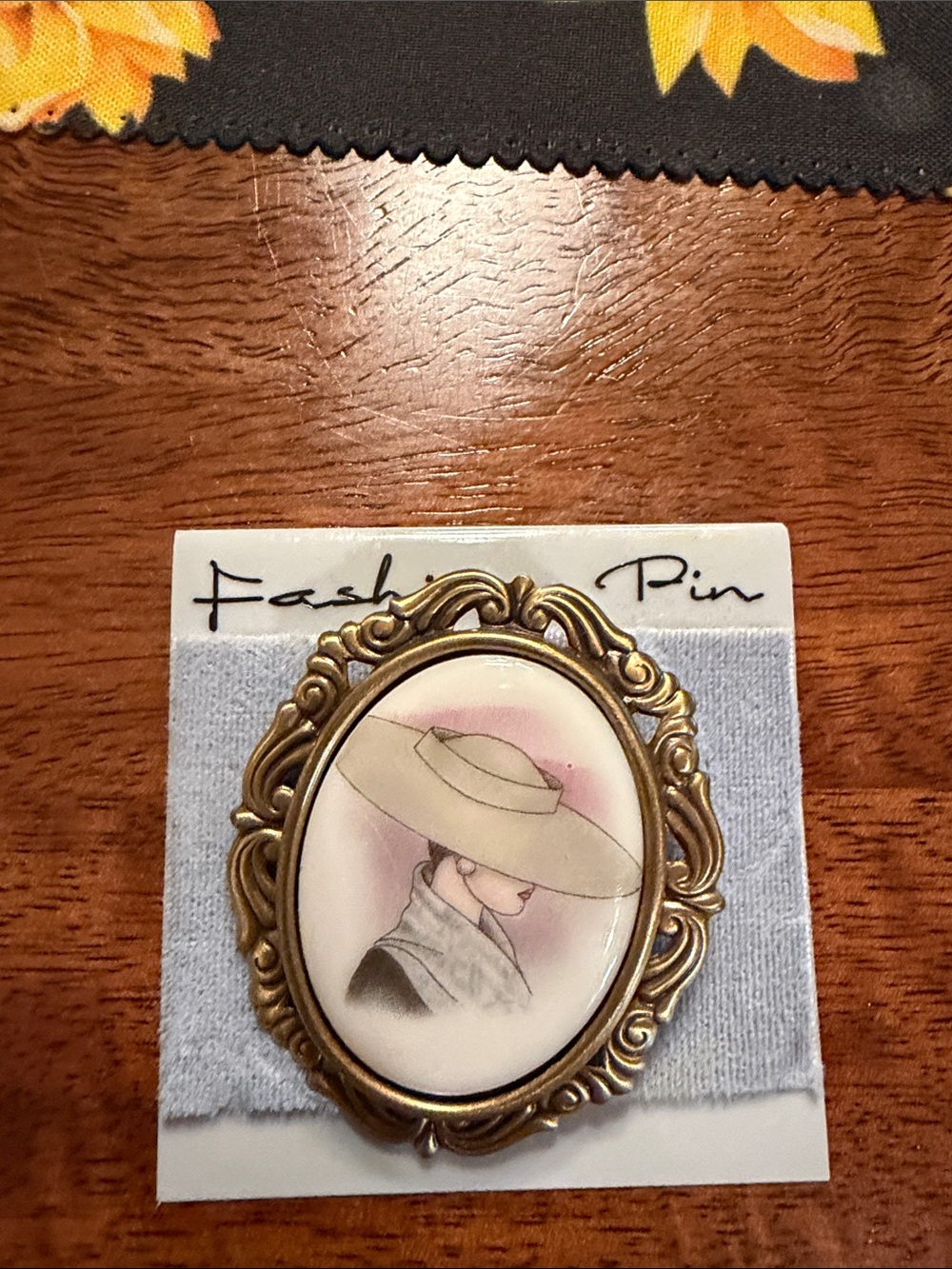 Vintage-Style Cameo Brooch in Ivory & Gold